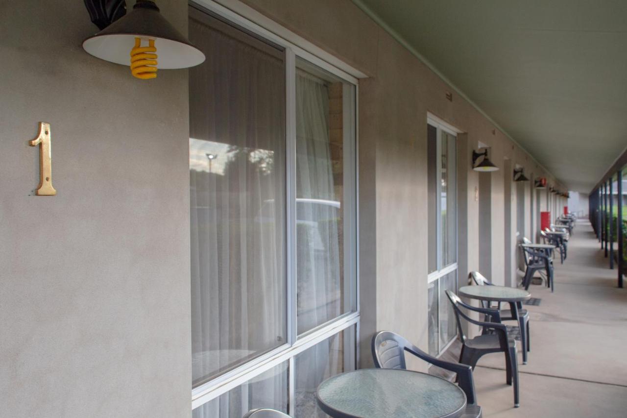 Burringa Garden Motel Wagga Wagga Ngoại thất bức ảnh